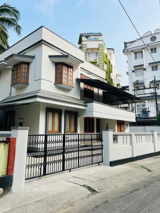 Home In Guruvayur-3 Bedroom المظهر الخارجي الصورة